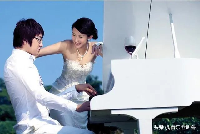 婚礼上新娘出场适合弹什么钢琴曲？