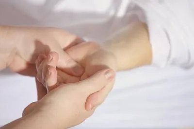 肠胃不适按摩哪里 按摩4穴位可保健肠胃