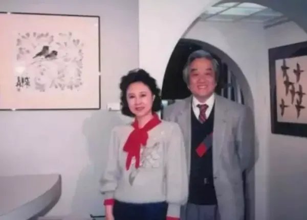 81岁琼瑶饱受病痛折磨无法走路,与继子女关系仍僵硬!她到底经历了什么?