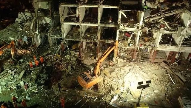 浙江一油罐车发生爆炸,已造成4人死亡50多人受伤,怎么回事?