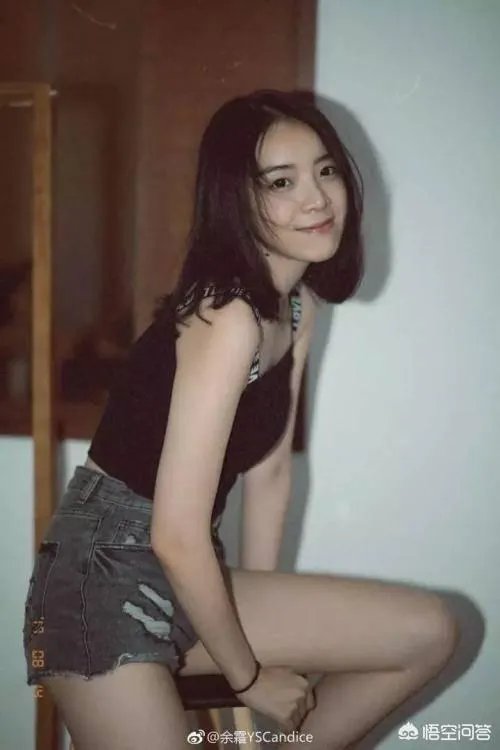 余霜Msi比赛刚上场解说，就被弹幕刷屏“渣女”，你怎么看？