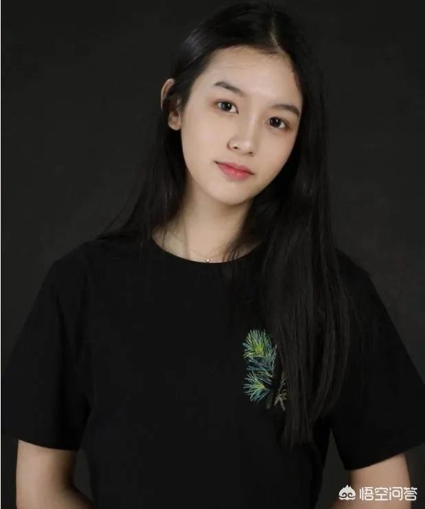 和董洁相比，新版冷清秋北影校花的颜值你觉得怎么样？