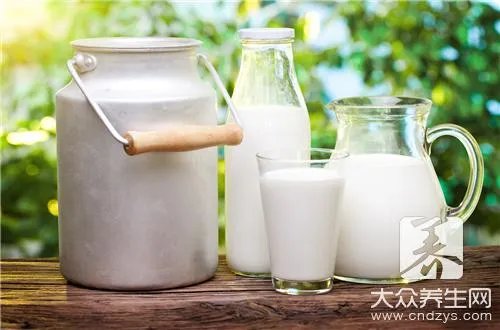 怎样用牛奶洗脸  