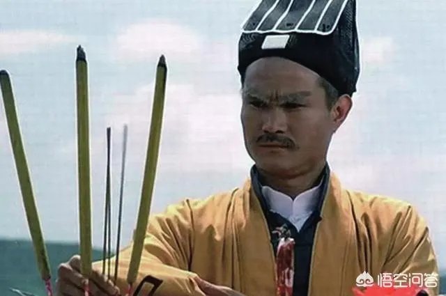 为什么电影里的僵尸都是穿着清朝官服?