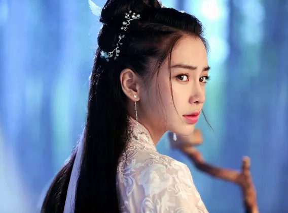 被问到杨颖经过训练还是认为演技没什么提升,刘天池的哪些言论引争议?