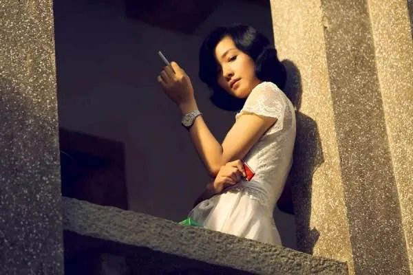 《乘风破浪的姐姐》中万茜有哪些吸粉的行为?