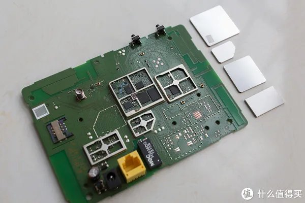 免布线畅享自由:华为4G路由2 全4G无线路由 拆解测评